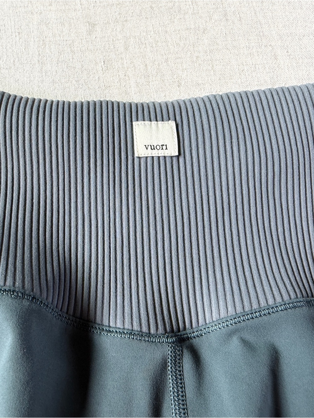 Vuori Rib Studio High-Waist Leggings in Stone